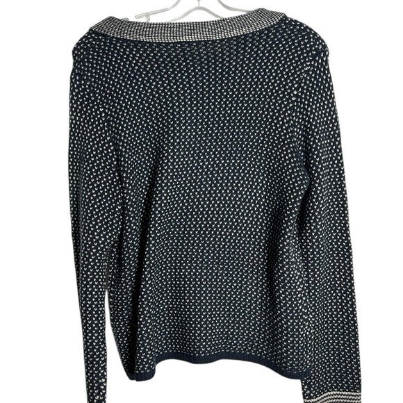 Elegant Black and White Cardigan Sweater - Picture 4 of 5